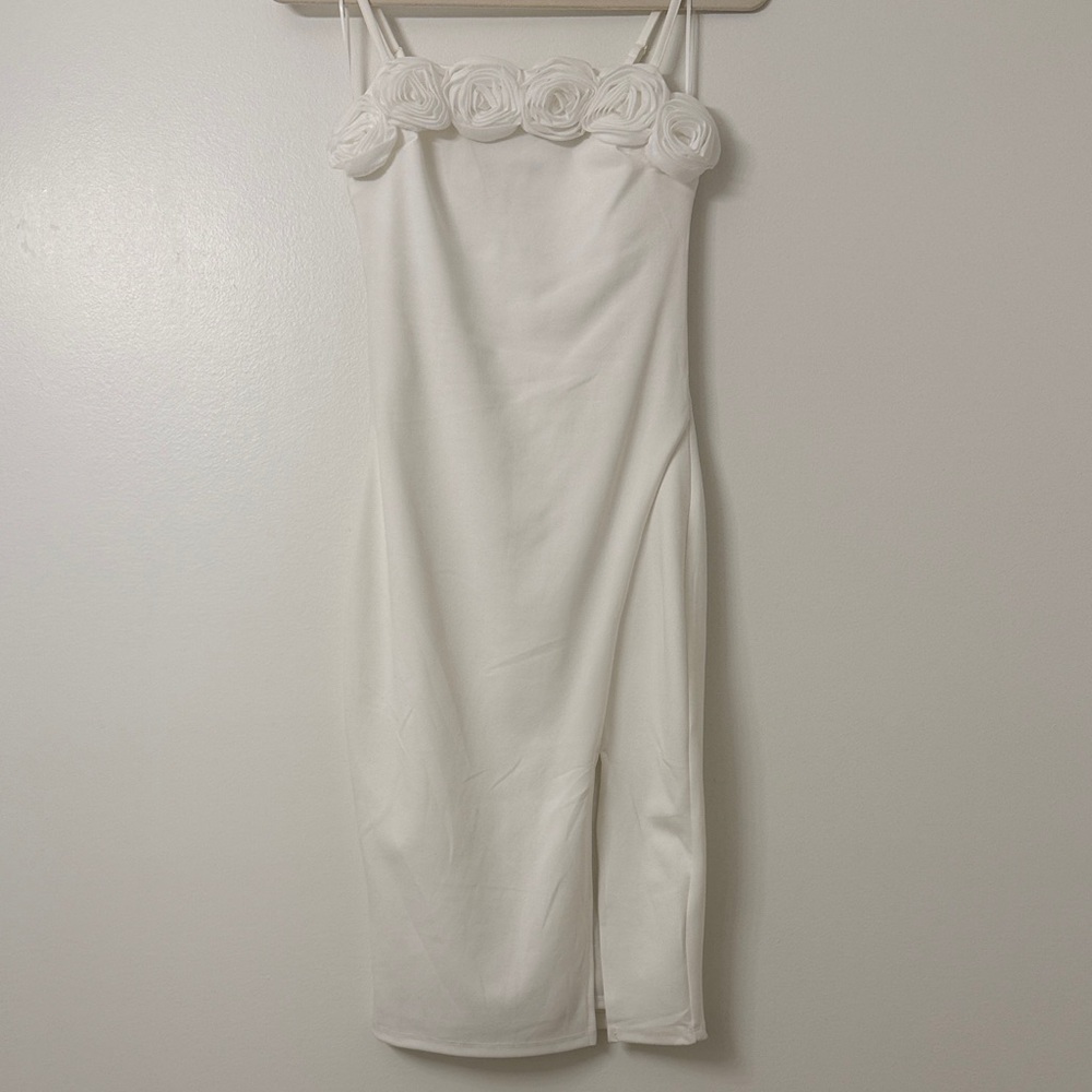 Chic Strapless White Dress with Floral Accents